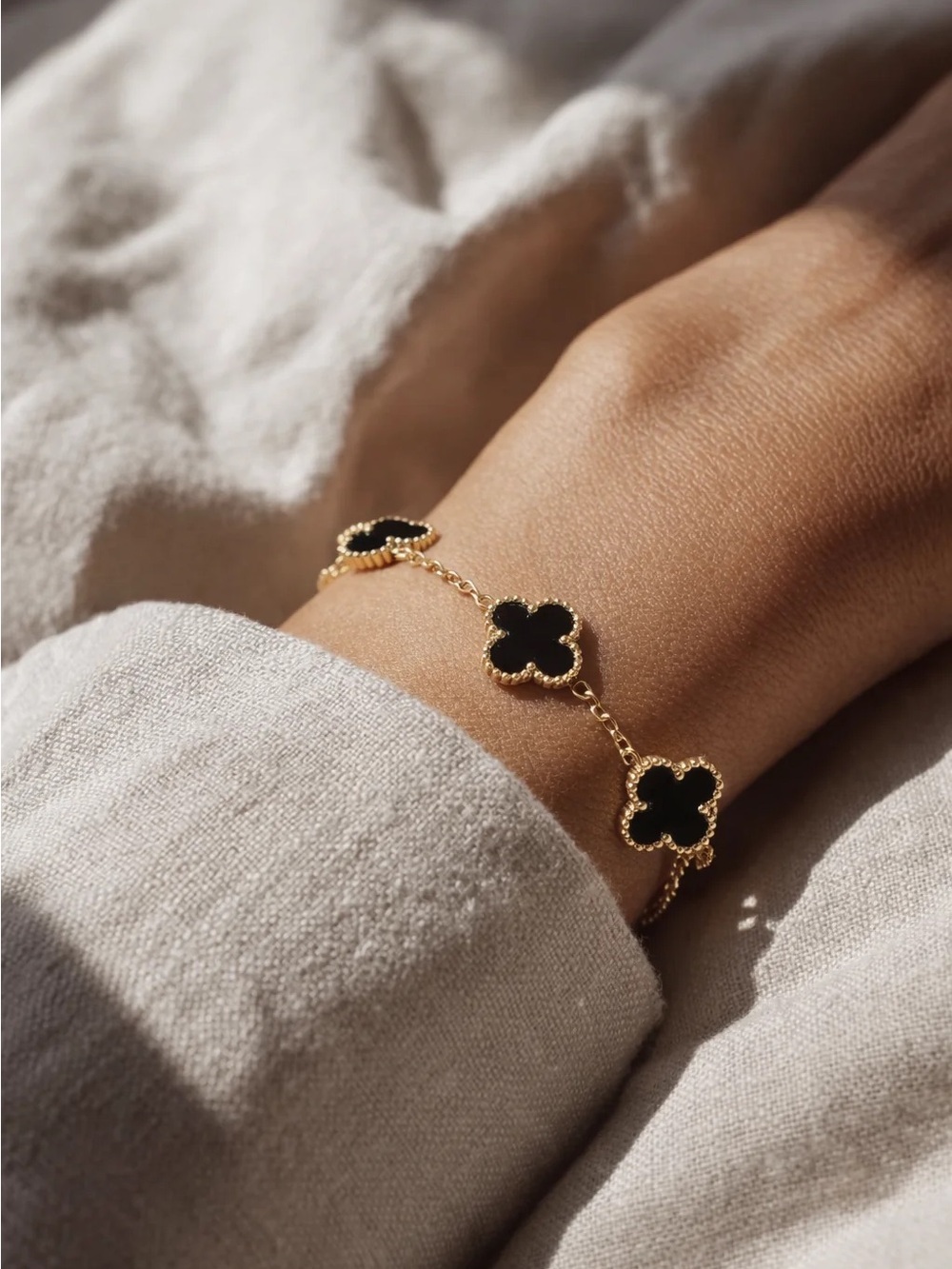 Vintage Four-Leaf Clover Design Good Black Bracelet